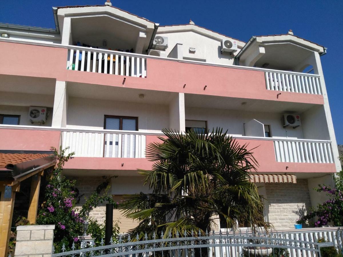 Ivano Apartments Гребастика Экстерьер фото